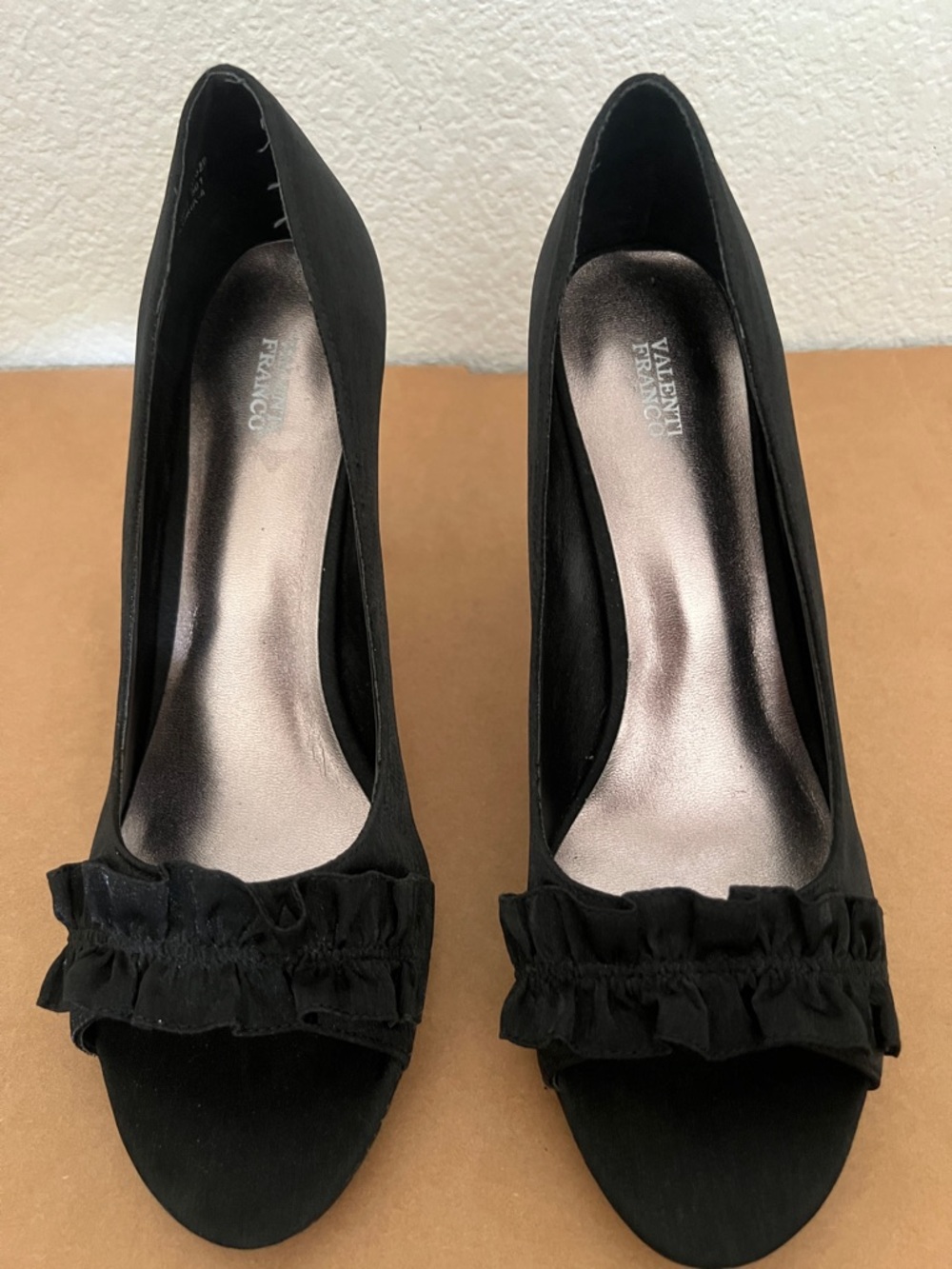Valenti Franco Black Ruffle Peep-Toe Pumps
